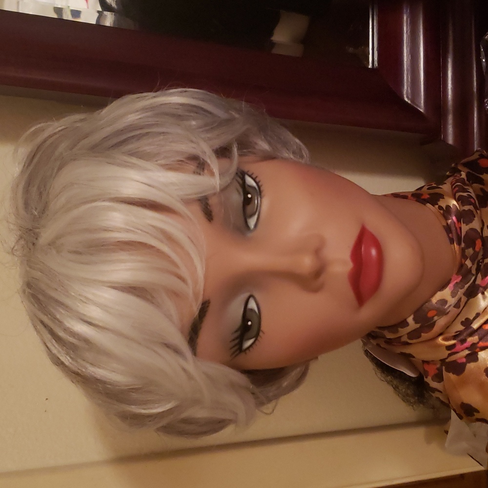 NWT silver gray curly wig for Women